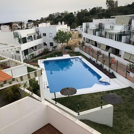 Апартаменты Apartamento Con Vista A La Piscina Бенальмадена Экстерьер фото