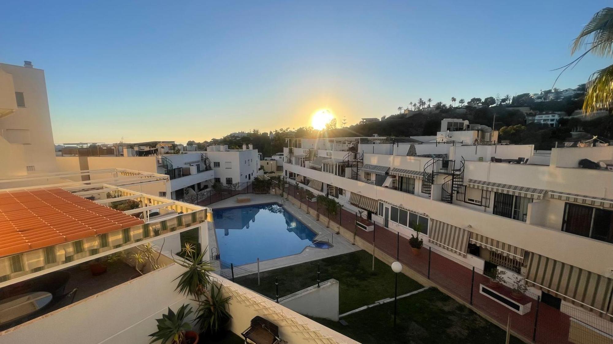 Апартаменты Apartamento Con Vista A La Piscina Бенальмадена Экстерьер фото