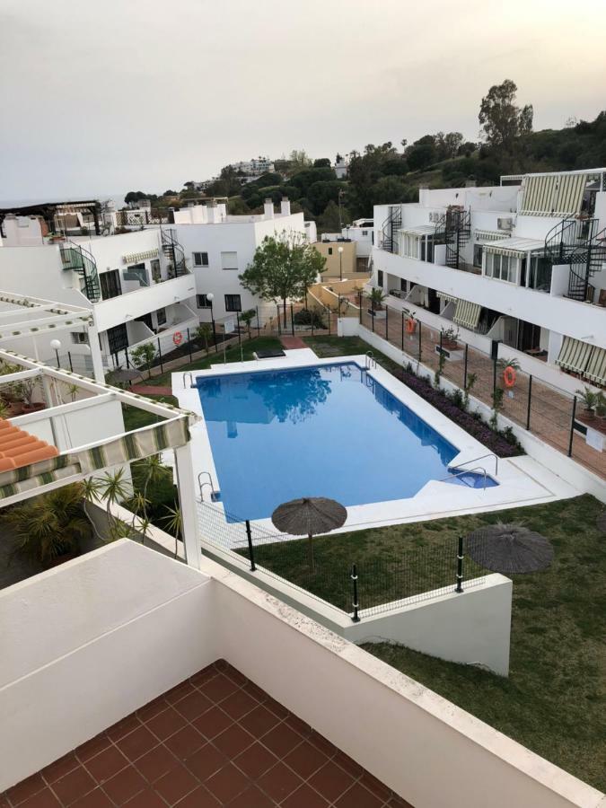 Апартаменты Apartamento Con Vista A La Piscina Бенальмадена Экстерьер фото